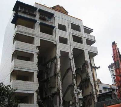 绵阳“空中楼阁”原因查明:开发商违规拆除(图)-- 重庆晨报官方网站